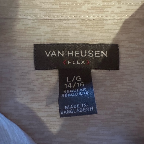 Van Heusen button down shirt. Size L (14-16) - Picture 3 of 3